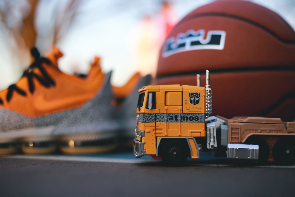 MP-10ASL Masterpiece Convoy atmos safari LeBron James Version